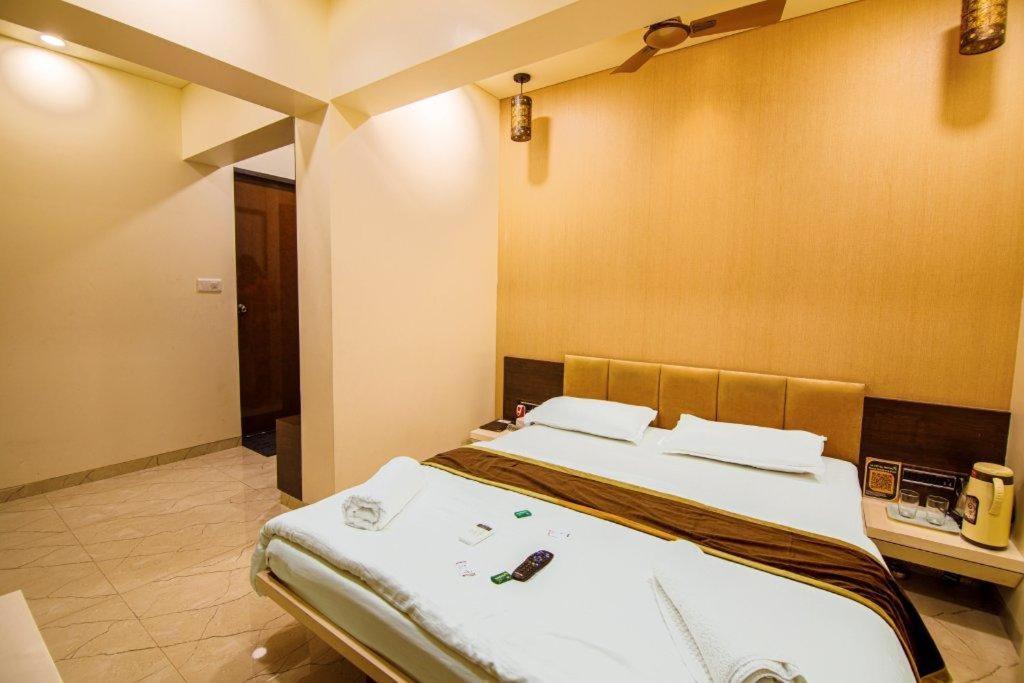 La Hotel Metro Near Bkc Mumbai Exterior photo