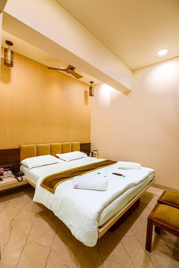 La Hotel Metro Near Bkc Mumbai Exterior photo