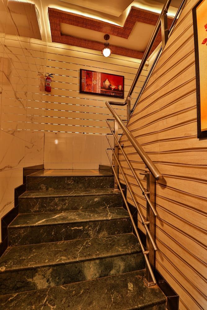 La Hotel Metro Near Bkc Mumbai Exterior photo
