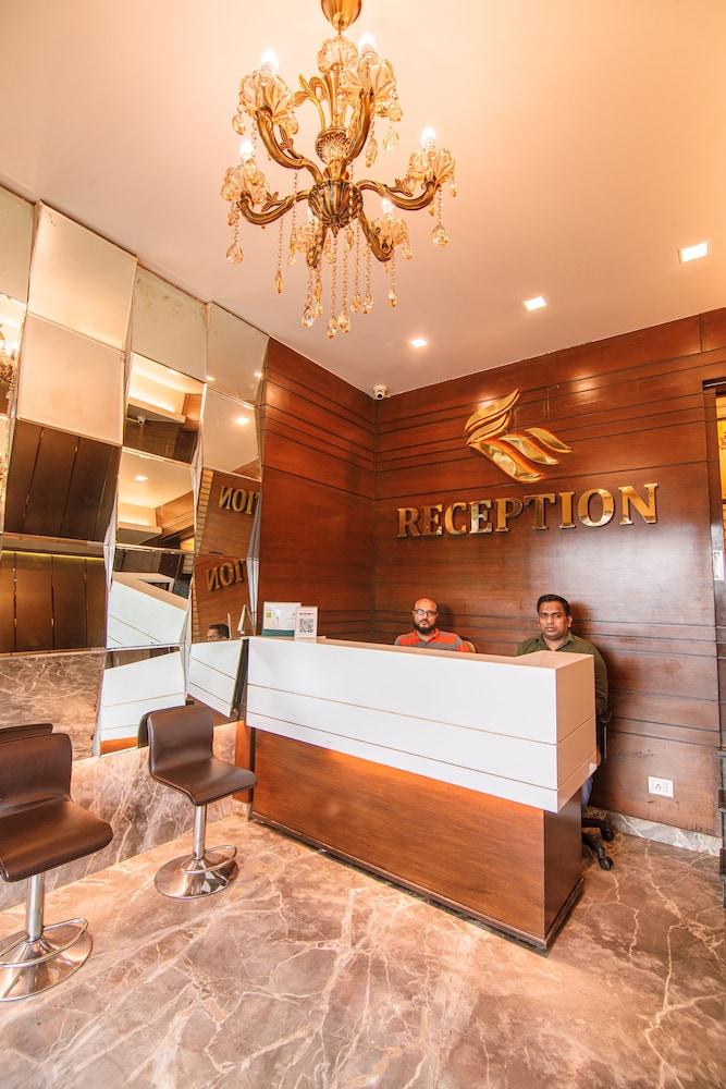 La Hotel Metro Near Bkc Mumbai Exterior photo